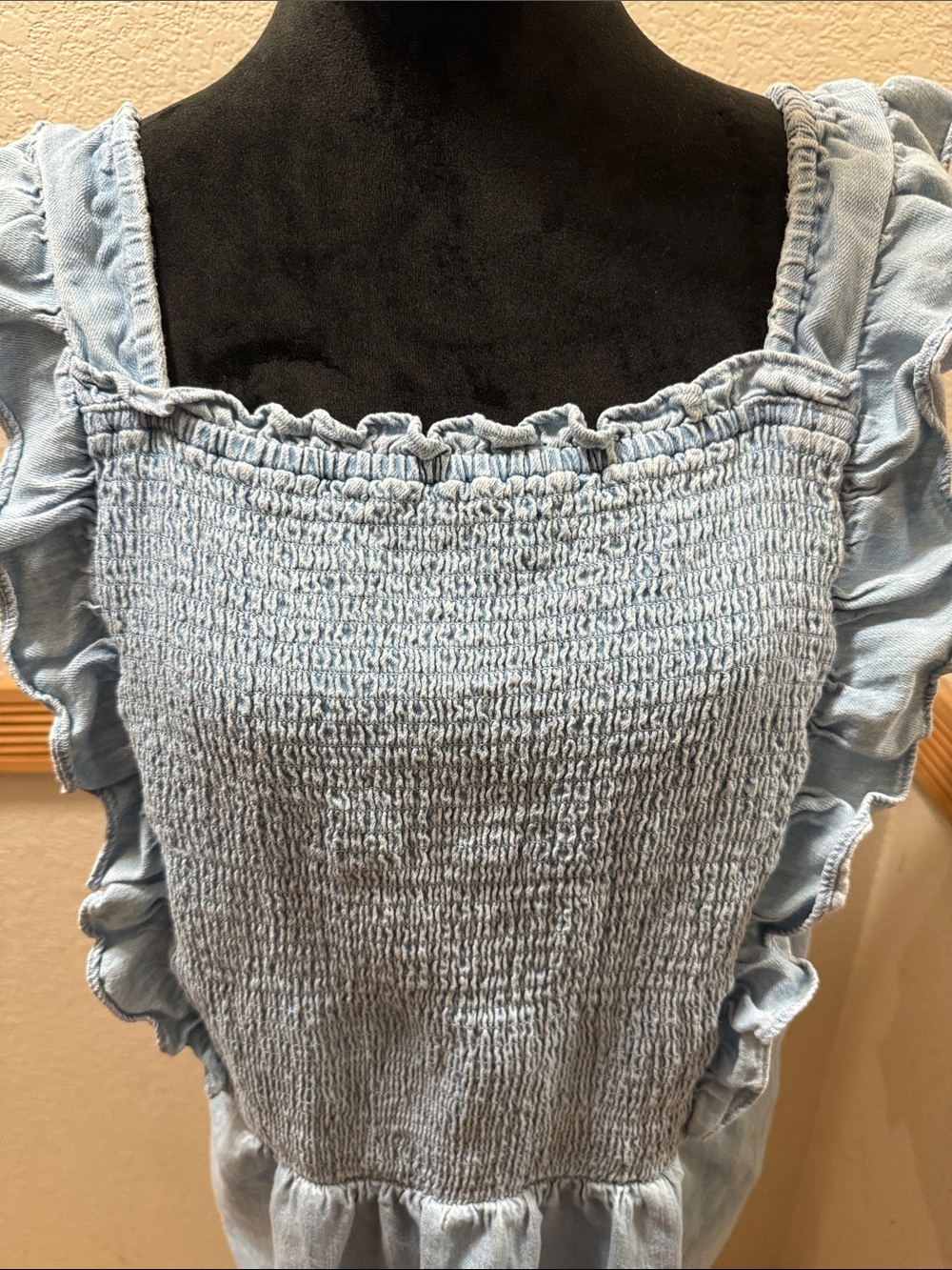Old Navy Size 3X Light Wash Ruffled Smocked Tank Top!! - Picture 2 of 6